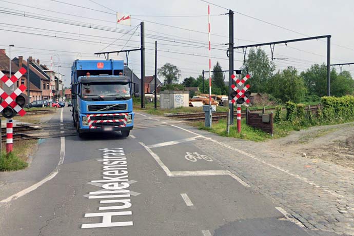 Spooroverweg Hullekensstraat in Sint-Gillis